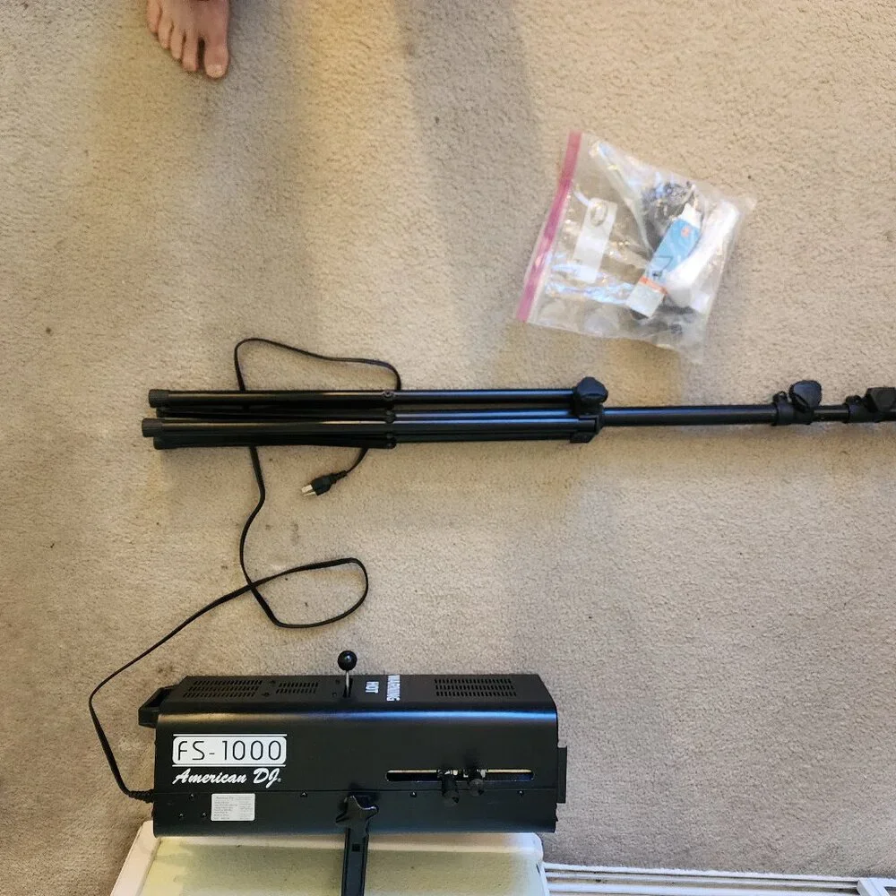American DJ FS-1000 With Stand